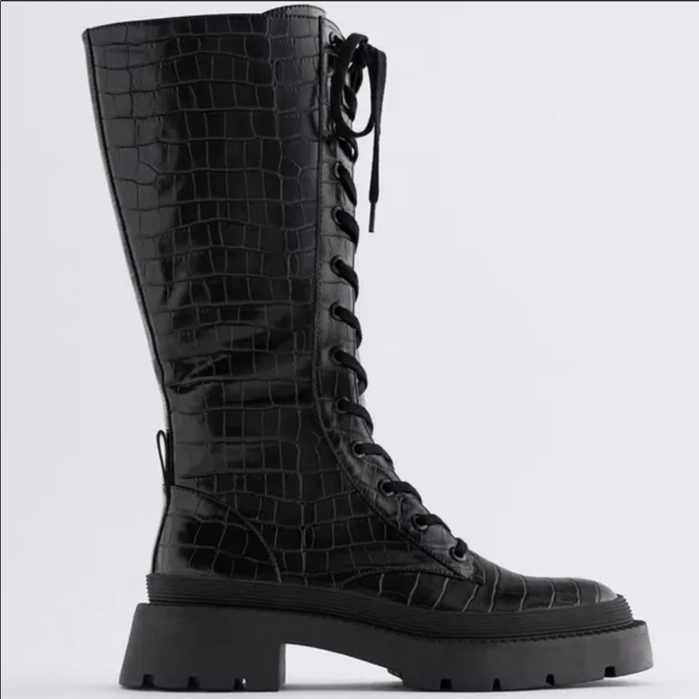 ZARA ANIMAL EMBOSSING PRINT BLACK BOOTS